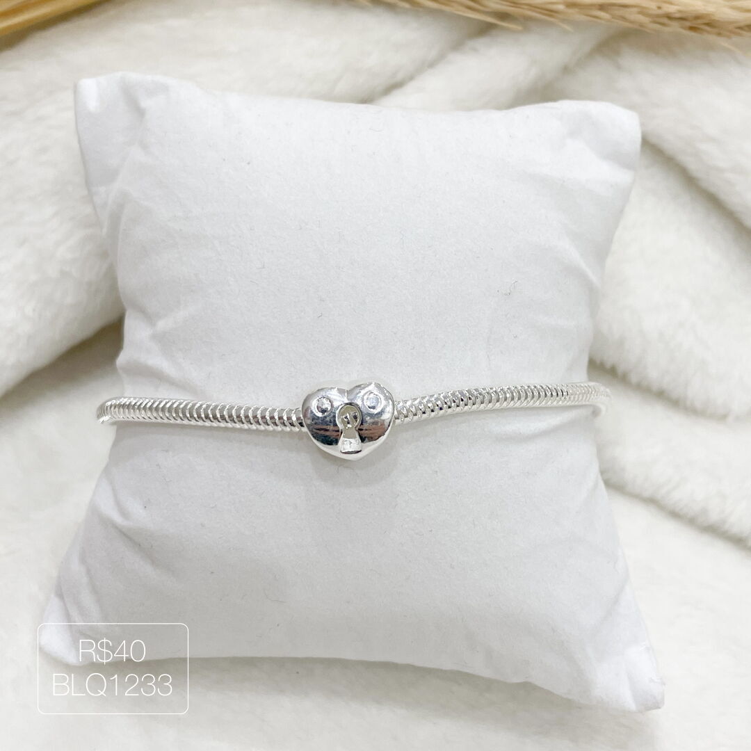 Berloque Coração c/ Fechadura Passador Liso Prateado